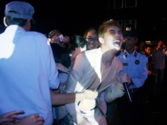 Ca nhạc - MTV - Sao Việt phải tự cứu mình khi khán giả quá khích