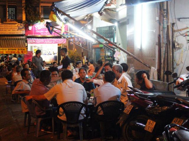Tin tức trong ngày - "Đòi" lại vỉa hè: Quận 1 đang kiểm điểm một phó chủ tịch phường