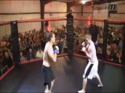 Thể thao - MMA: 2 năm &quot;bế quan&quot; trở lại, tung cước knock-out 4 giây