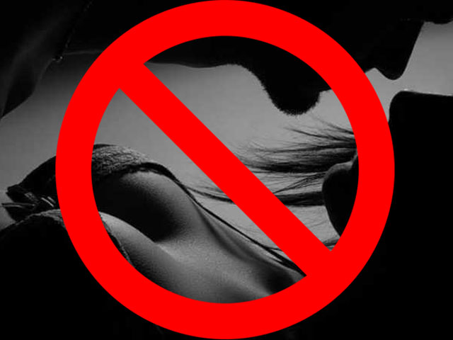 Xu hướng thời trang - Bị mẹ từ mặt vì quyết giữ trinh tiết