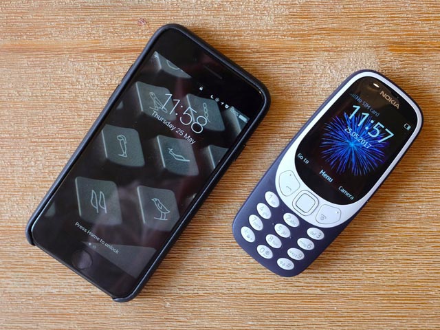 Dế sắp ra lò - Nokia 3310 đọ camera iPhone 7: Đâu là trứng, đâu là đá?