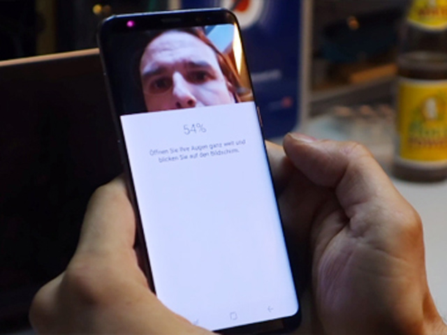 Thời trang Hi-tech - Samsung phản pháo vụ "qua mặt" bảo mật mống mắt