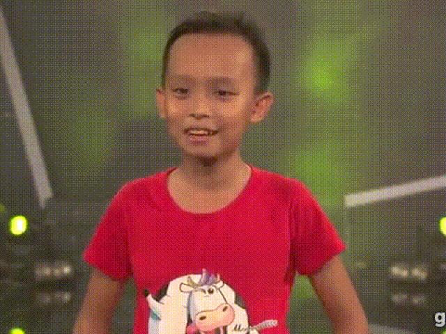 Ca nhạc - MTV - Cuộc sống "một bước lên tiên" của cậu bé được Phi Nhung nhận nuôi