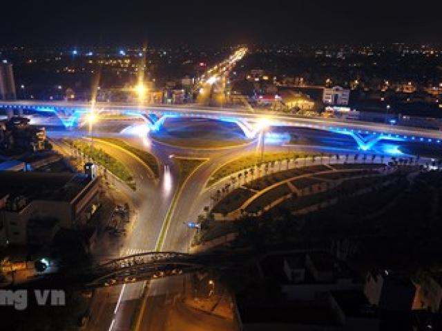 Cầu vượt gần 3.000 tỷ đồng tại Hà Nội lung linh về đêm