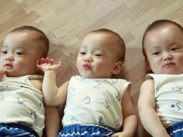 Bạn trẻ - Cuộc sống - Clip: Bà mẹ 25 tuổi 5 con bận rộn trong niềm vui sinh ba "thằng cu"