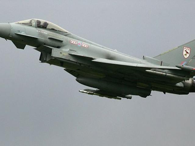 Chiến đấu cơ Anh chặn máy bay Nga xâm phạm không phận