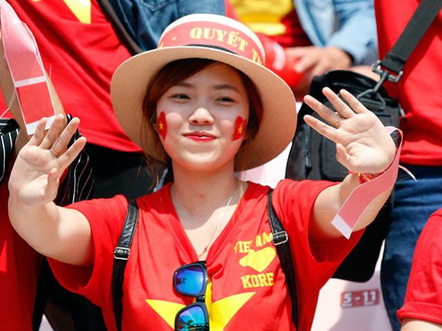 Bóng đá - U20 Việt Nam chia tay World Cup, CĐV nữ xinh "ngẩn ngơ"