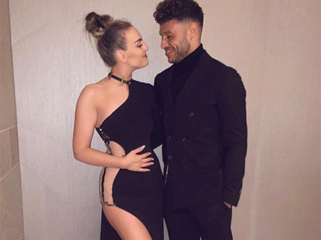 Đời sống Showbiz - Nhìn "người cũ" sexy cặp kè danh thủ Arsenal, Zayn Malik có tiếc?