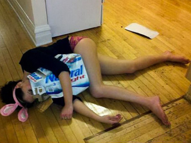 Tranh vui - Bó tay với khoảnh khắc "khoe thân" của chị em