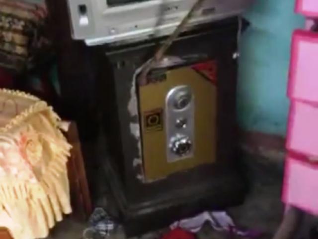 Pháp luật - Tên trộm mải mê phá két, người dân khép chặt vòng vây