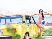 Ngắm xe - Nhã Phương khoe body gợi cảm bên 'xế cổ' Lada 1600