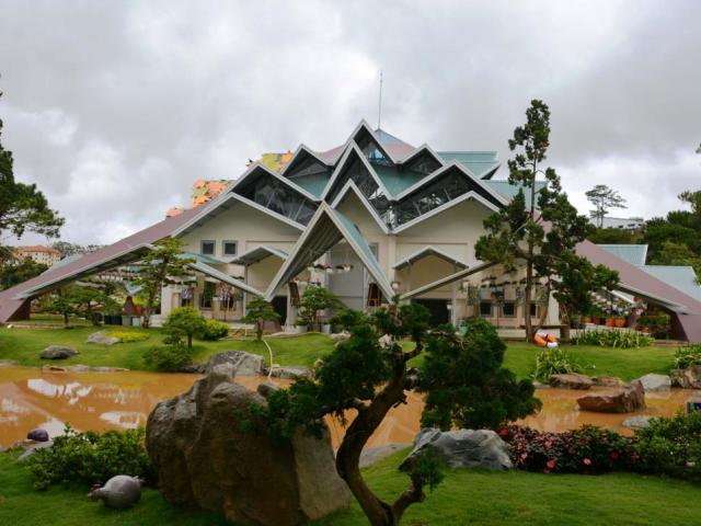 Kinh doanh - Clip: "Ngôi nhà bí ẩn" 132 mái hút hồn du khách ở Đà Lạt