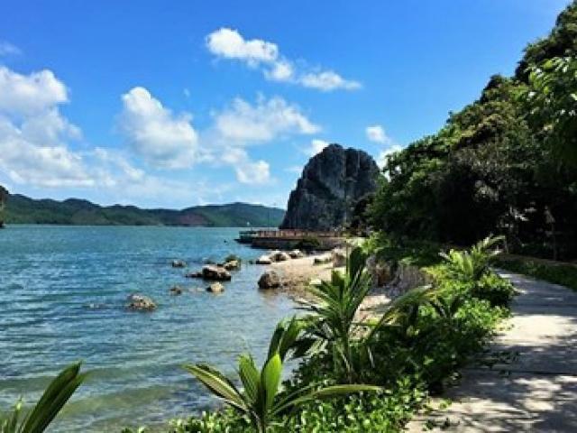 Thiên đường “lậu” trên vịnh Bái Tử Long