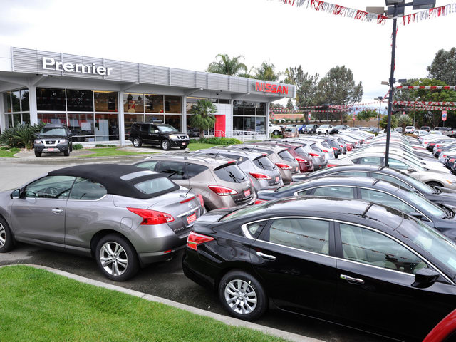 Tư vấn - Quá "ế", đại lý ô tô ồ ạt giảm giá xả hàng tồn kho