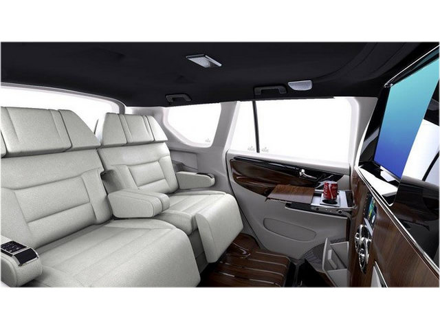 Tư vấn - Ngạc nhiên với Innova phiên bản "chuyên cơ mặt đất"