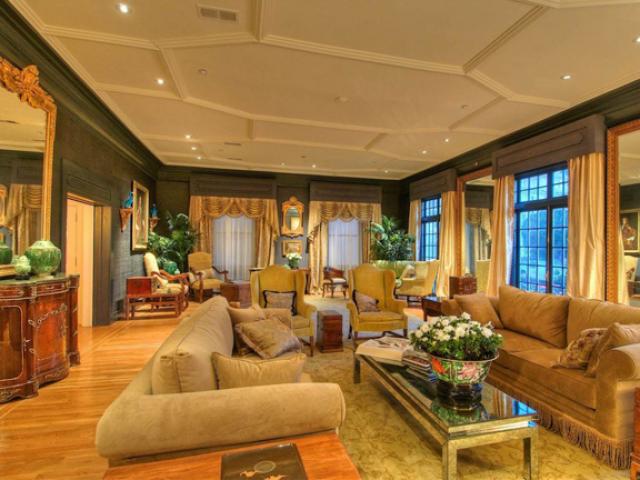 Tài chính - Bất động sản - Biệt thự 9 năm không ai mua nhưng chủ nhà vẫn quyết tăng giá bán