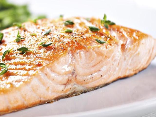 Sức khỏe đời sống - 7 món ăn có thể giúp bạn chống rụng tóc