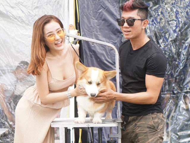 Ca nhạc - MTV - Bắt gặp Lương Bằng Quang "tình tứ" hot girl gợi cảm chả kém Ngân 98