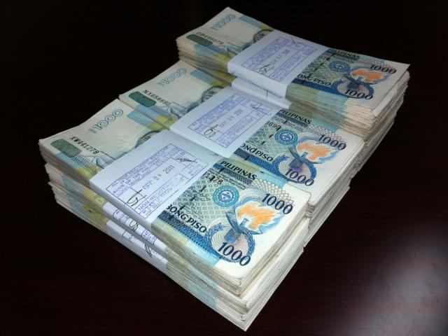 Thế giới - Chạy trốn lính Philippines, IS bỏ lại đống tiền 36 tỷ đồng