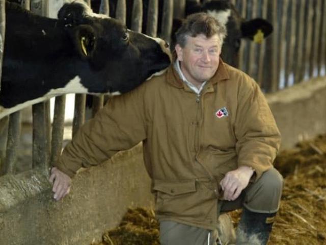 Thế giới - Chó "lái" máy kéo đâm chết triệu phú Anh