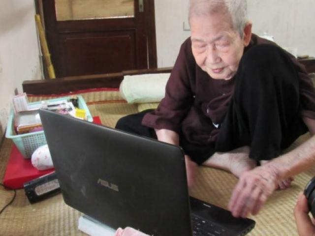 Tin tức trong ngày - Cụ bà 93 tuổi "sành internet nhất VN" qua lời kể của con dâu