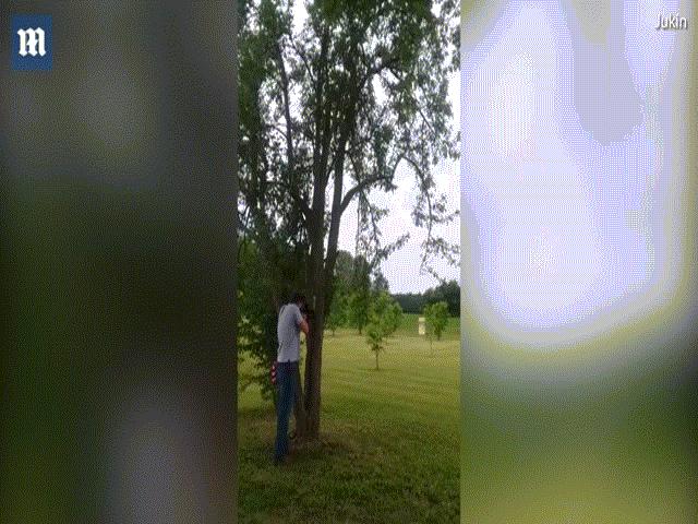 Phi thường - kỳ quặc - "Thánh nghịch dại" dùng súng trường bắn tủ lạnh chứa đầy chất nổ