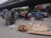 Tin tức trong ngày - Xe ba bánh lật đè chết người đàn ông giữa phố Hà Nội