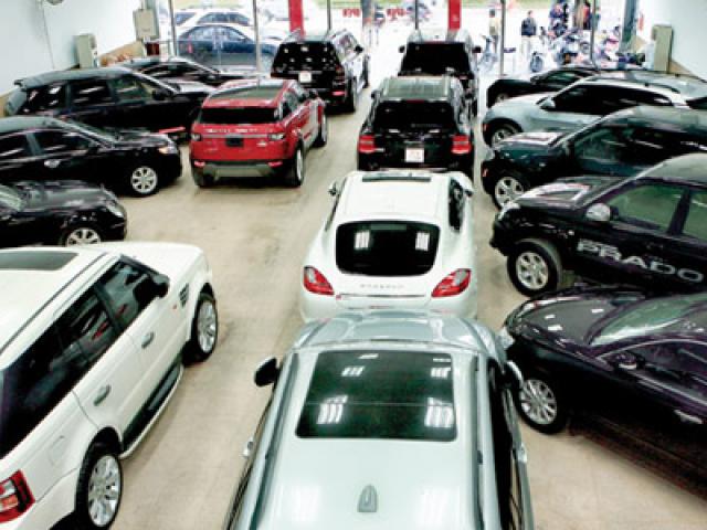 Tài chính - Bất động sản - Nhân viên ngân hàng "can" khách đua sang chảnh, vay nợ sắm xế hộp