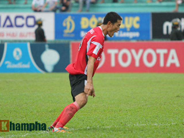 Bóng đá - Chí Công "triệt hạ" tuyển thủ U20 Việt Nam, VFF phạt nặng