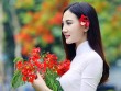 Thiếu nữ đẹp như bức tranh bên loài hoa "nữ hoàng tháng 6"