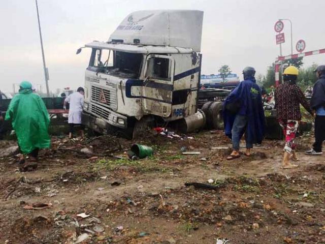 Tin tức trong ngày - 2 người tử vong tại dốc cầu “chết chóc” ở Sài Gòn