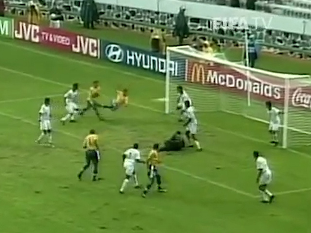 Bóng đá - Siêu phẩm đẹp nhất Confederations Cup: Ronaldinho "cắt kéo" thiên tài