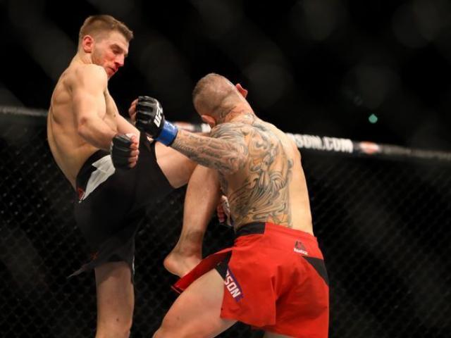 Thể thao - UFC: Ra đòn khủng khiếp, đối thủ đổ gục "răng môi lẫn lộn"