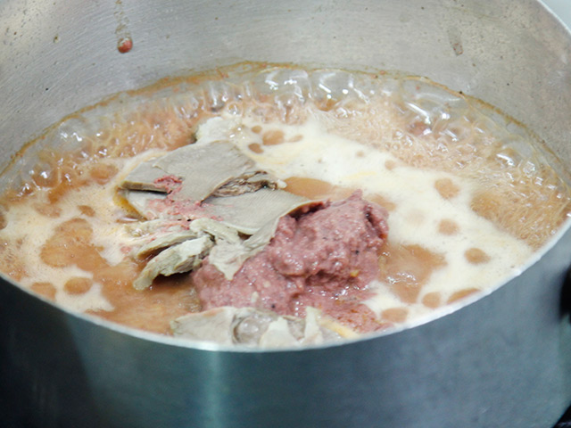 Tin tức Ẩm thực - Chuyện chưa kề về lưỡi heo sốt pate 30 tuổi giữa lòng Sài Gòn