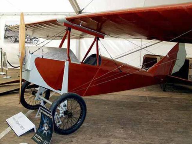 Tin tức trong ngày - Những chiếc máy bay đầu tiên ở Việt Nam