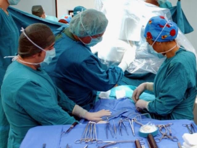 Phi thường - kỳ quặc - Singapore: Suýt đứt "của quý" vì... quan hệ với hàu