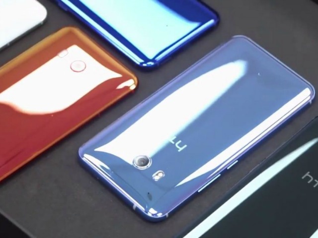 Thời trang Hi-tech - Video: Bẻ cong HTC U 11 trong vòng một nốt nhạc