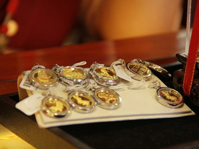 Tài chính - Bất động sản - Giá vàng hôm nay 17/6: Vàng thế giới giảm sâu, trong nước nhiễu giá