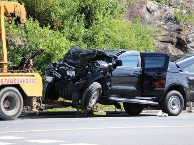 Tin tức trong ngày - Xe bán tải đâm trực diện xe khách trên đường dẫn Nam hầm Hải Vân, 4 người bị thương