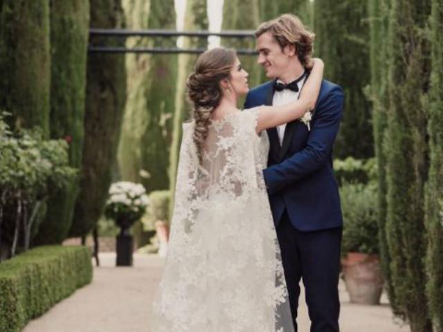 Bóng đá - Tin HOT bóng đá tối 17/6: Griezmann nhuộm tóc xanh bí mật cưới vợ