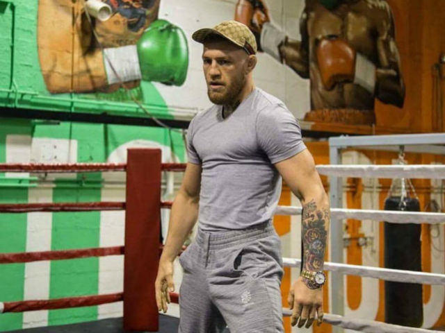 Boxing tỷ đô: McGregor “sỉ nhục” đấm vào mặt Mayweather