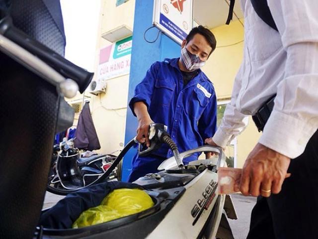 Tin tức trong ngày - Giá xăng dầu giảm mạnh nhất kể từ đầu năm 2017