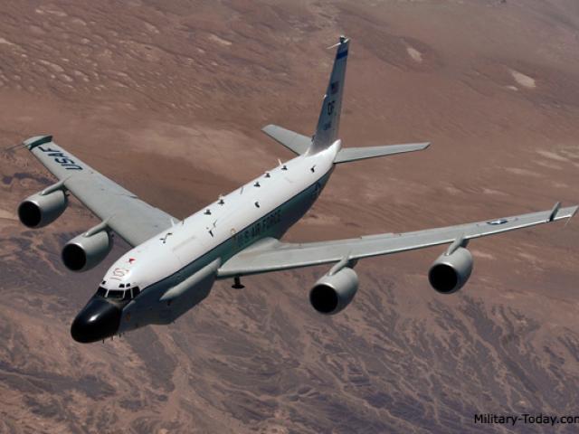 Thế giới - Máy bay chiến đấu Nga bay sát sạt máy bay Mỹ ở Baltic