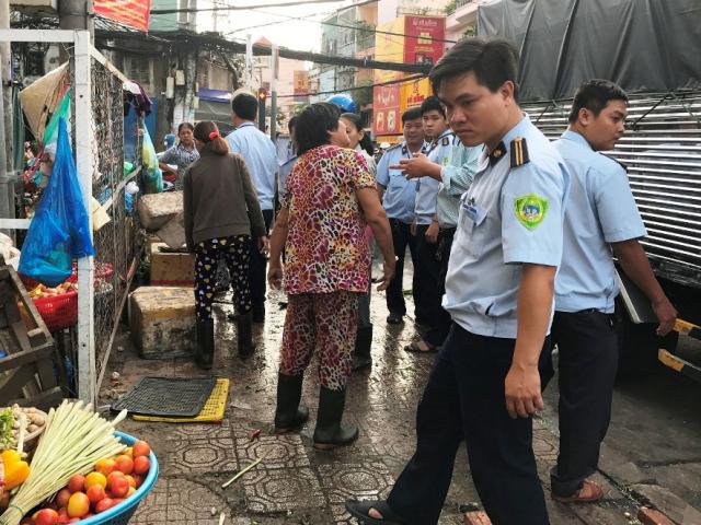 Tin tức trong ngày - TP.HCM: Phó chủ tịch phường bị tấn công khi “dẹp loạn” vỉa hè