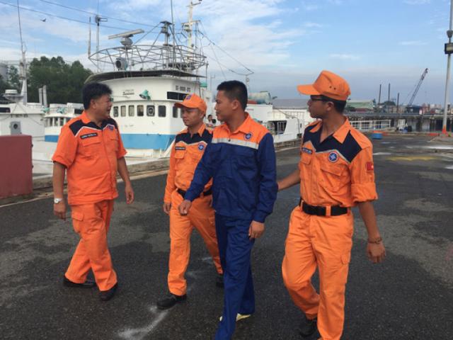 Tin tức trong ngày - Thuyền trưởng trôi dạt 14 km trên biển giữa đêm