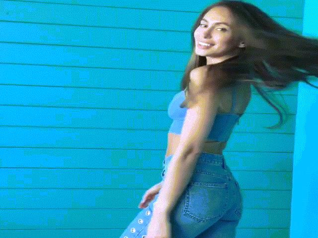 Người mẫu - Hoa hậu - Chỉ 16s, Angelina Jolie nước Nga đốn tim hàng vạn anh em