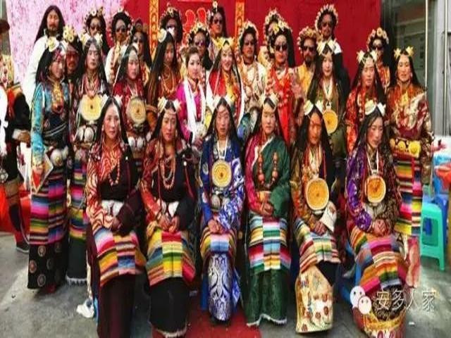 Du lịch - Dân tộc toàn đại gia trát đầy vàng ngọc lên người ở Tây Tạng