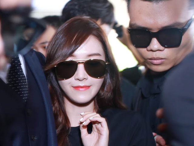 Phim - Giữa trưa nắng, Jessica SNSD quá "hot" nên khó thoát vòng vây fan Việt