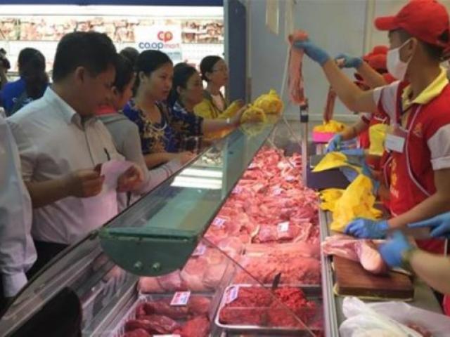 Thị trường - Tiêu dùng - Cả nước chung tay giải cứu, người nuôi heo vẫn lao đao