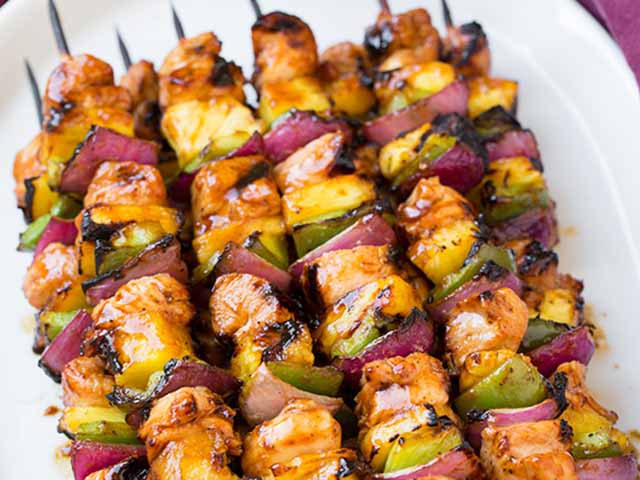 Ẩm thực - Thịt xiên nướng kiểu Hawaii cho những bữa tiệc bể bơi thêm thú vị